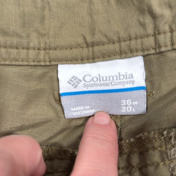 Columbia khaki cargo pants 36x30 - Picture 8 of 9